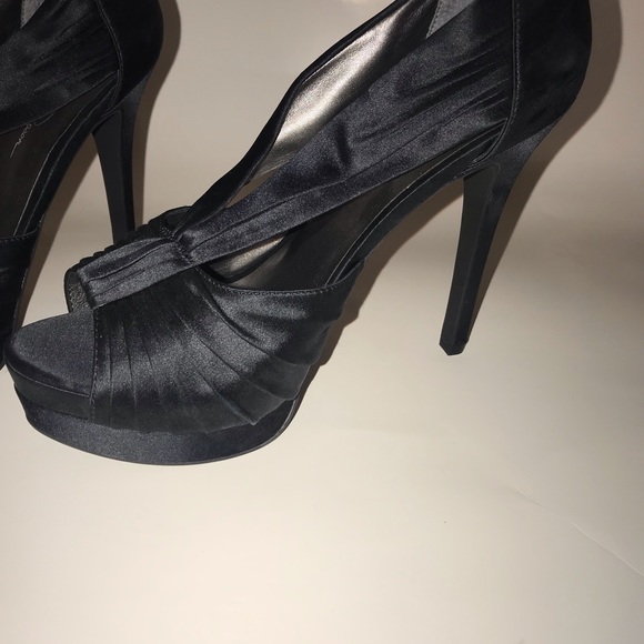 Jessica Simpson platform heel with satin straps - Picture 5 of 5